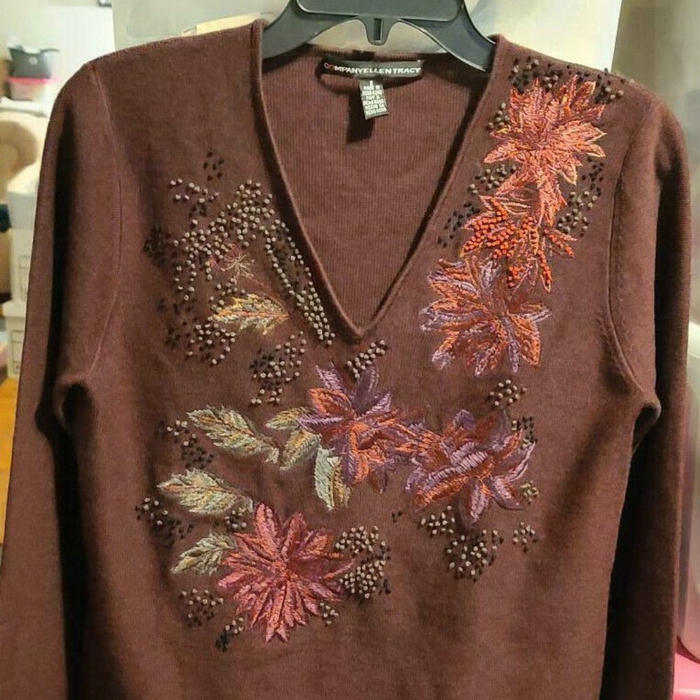 Company Ellen Tracy Brown Embroidered V-Neck Sweater Size Small